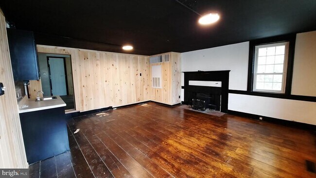Primary Photo - 217 S Main St
