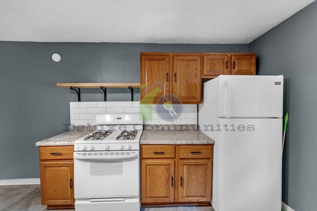 Building Photo - 636 Livingston Ave NE