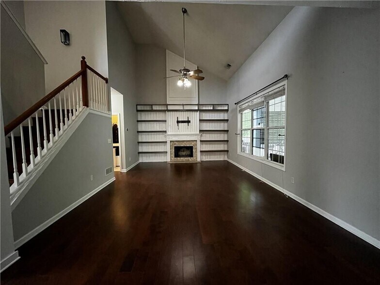 Building Photo - 2258 St Albans Pl