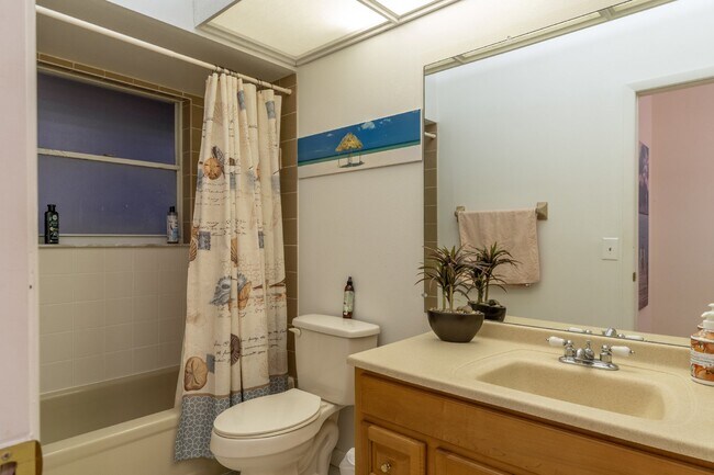 Building Photo - Gorgeous 2/2 condo at Indian Shores
