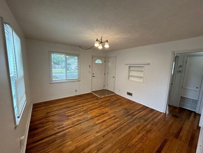 Building Photo - 6 month lease-3335 P Street-3bed/2bath