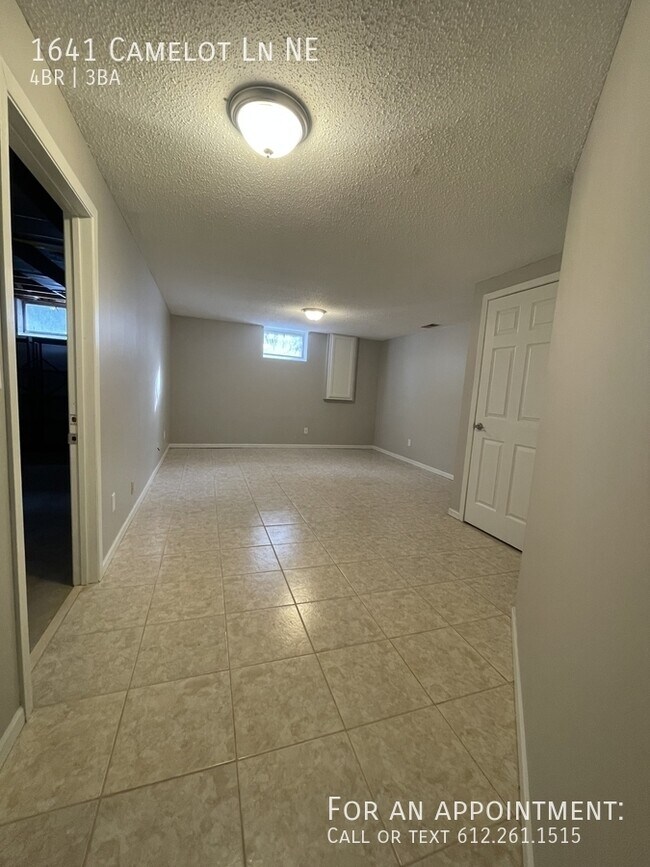 Building Photo - 1641 Camelot Ln NE