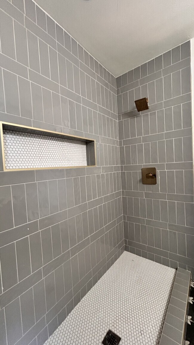 Building Photo - 726 Garden Grove