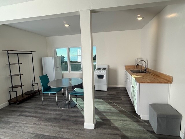 Building Photo - 22607 Pacific Coast Hwy