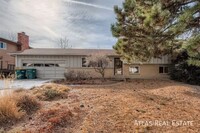 Building Photo - 3135 Montebello Dr W