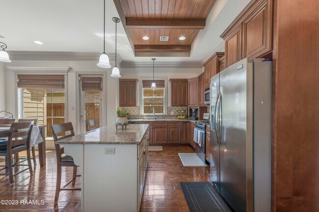 Building Photo - 201 Bayou Parc Dr