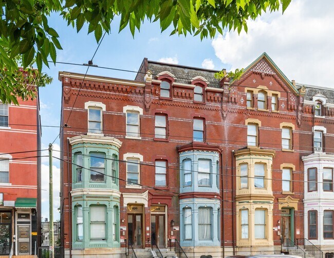 Building Photo - 1422 W Girard Ave