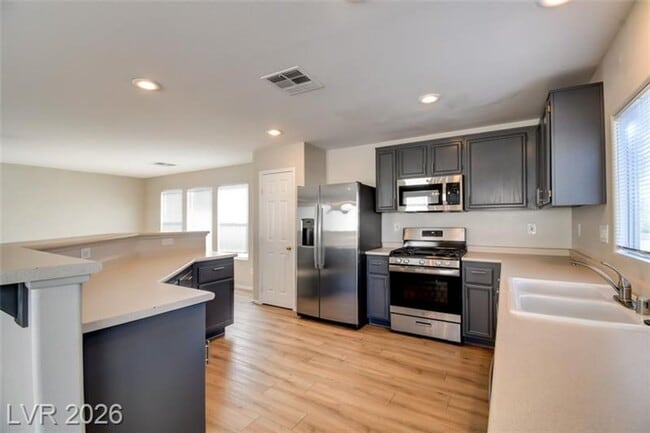 Building Photo - Beautiful Southwest Home-Must see!
