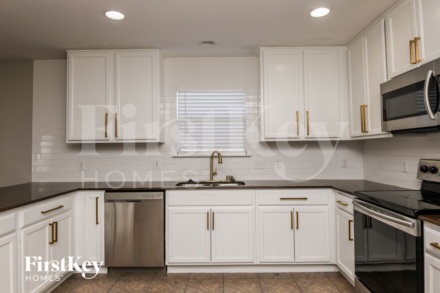 Building Photo - 8825 Quarry Ridge Trail