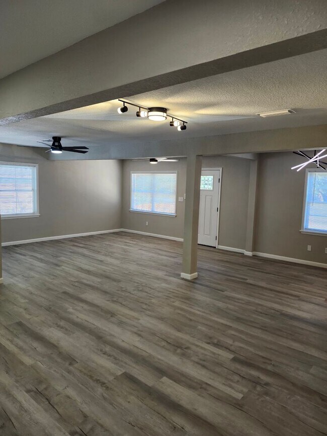 Building Photo - 509 Famcee Ave
