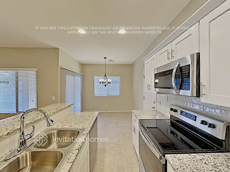 Building Photo - 336 S Travis