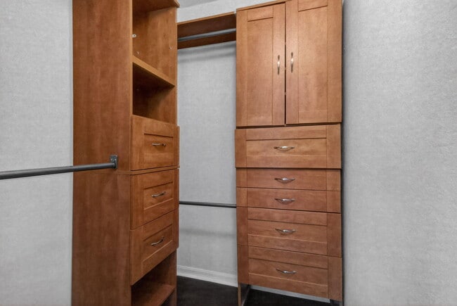 Building Photo - 16218 Sierra Palms Dr