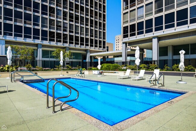 Building Photo - 330 W Diversey Pkwy