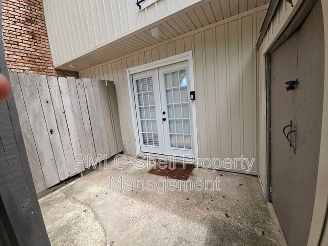 Building Photo - 4730 Huron Dr