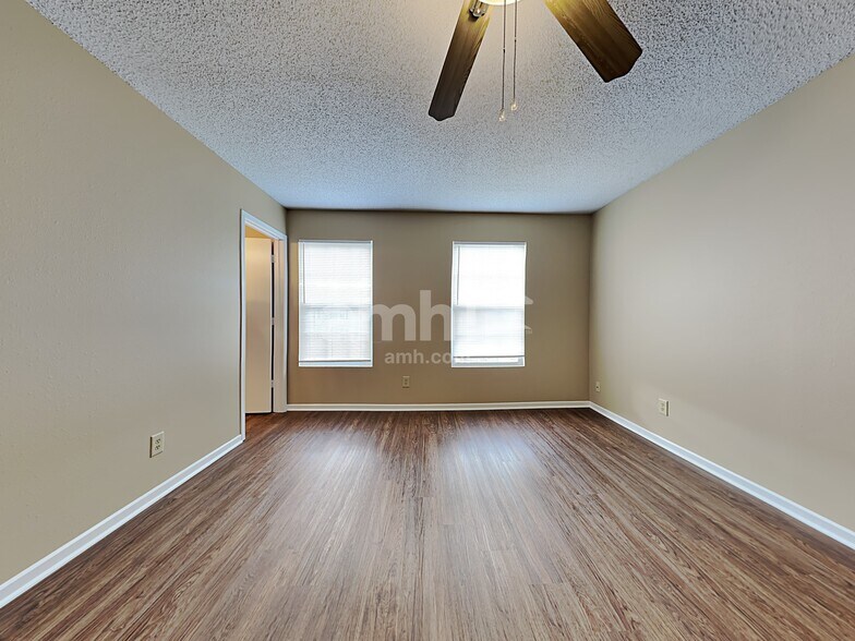 Building Photo - 786 Hickory Pine Dr