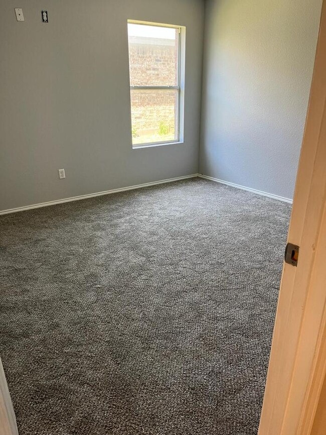 Building Photo - 4 Bedroom 2 Bathroom home (Contact 817-681-5290)