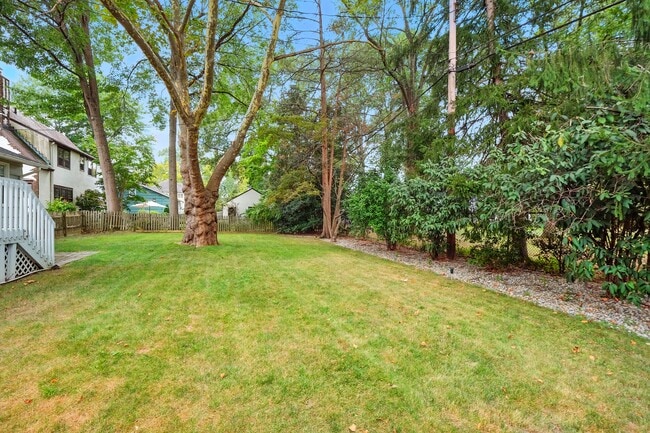 Building Photo - 49 Canoe Brook Pkwy