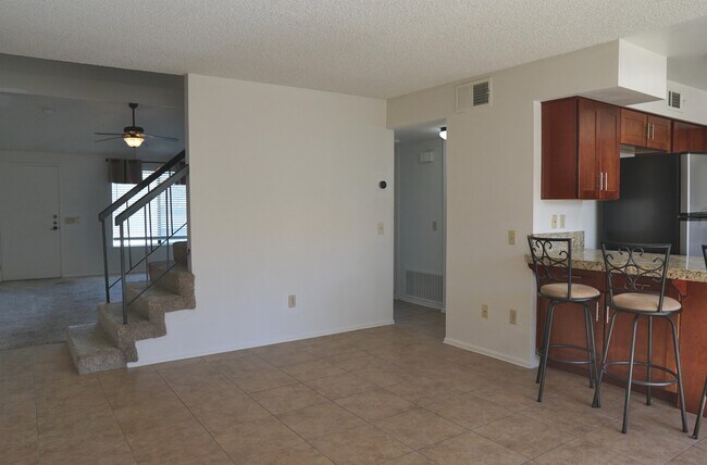 Building Photo - 6087 Montecito Cir