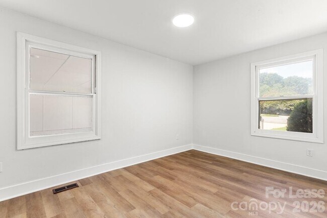 Building Photo - 761 Randa Dr