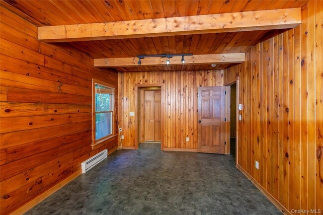 Building Photo - 559 Quaker Hill Rd