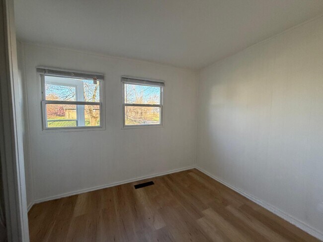 Building Photo - 1440 Azalea Dr