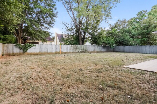Building Photo - 511 Laurel Woods Trail