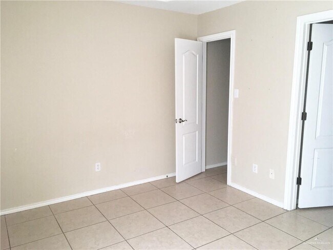 Building Photo - 17 French Ave