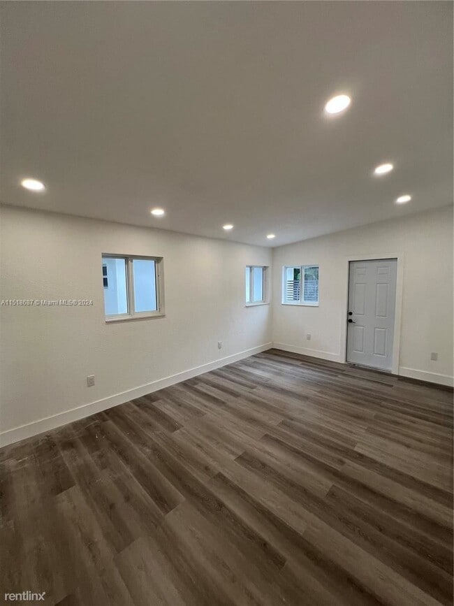 Building Photo - 3 br, 2.5 bath House - 5511 NW 1st Ave # 5511