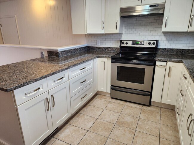 Building Photo - Great 4 Bd 2 Ba Home in Taylorsville
