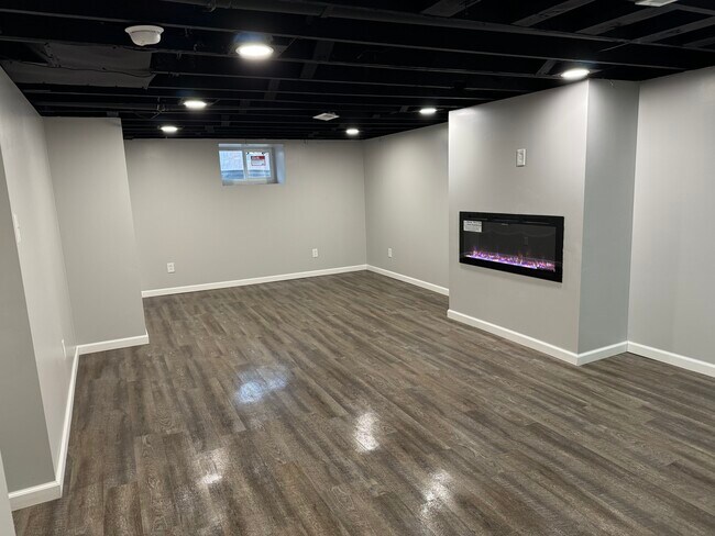Family Room w/Fireplace - 206 S 16th St