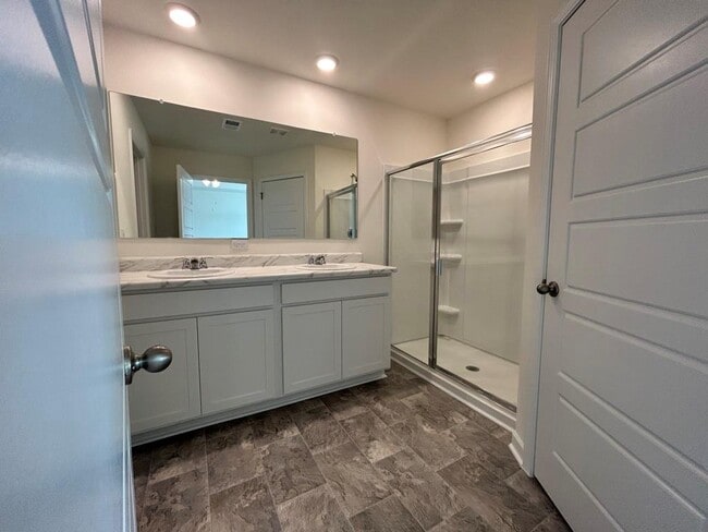 Building Photo - 1253 Cades Walk