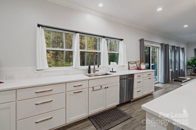 Building Photo - 122 Rutan Ct