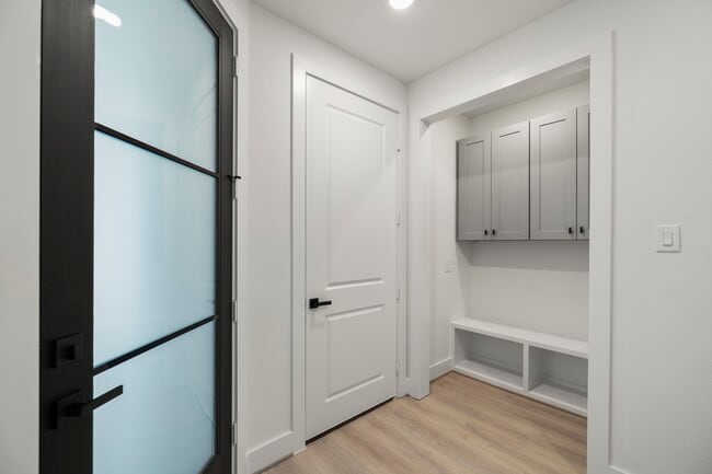 Building Photo - 6330 Del Rio St