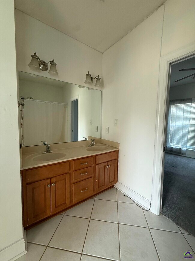 Building Photo - 136 Roseine Dr