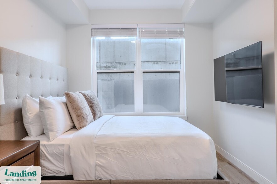 Building Photo - 210 E Green St