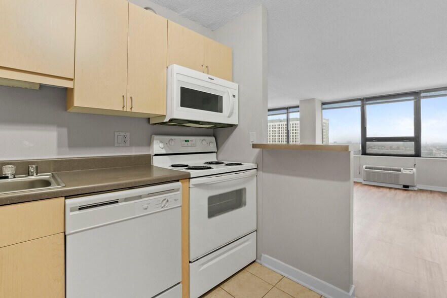 Building Photo - 1011 S Michigan Ave