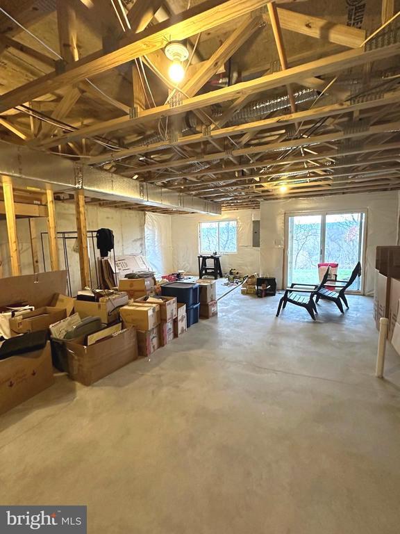 Building Photo - 11 Woods Dr