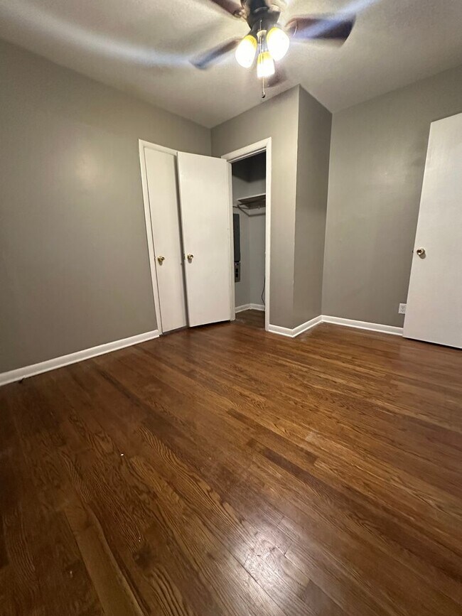 Building Photo - Spacious 4-Bedroom, 2-Bath Home in Quiet C...