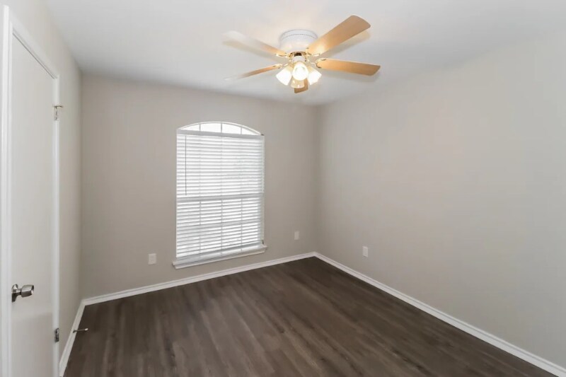 Building Photo - 2634 Hill Street Cove