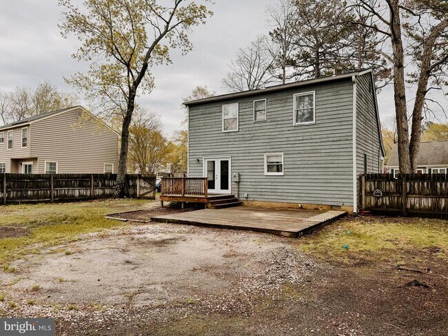 Building Photo - 6 Courtside Ln