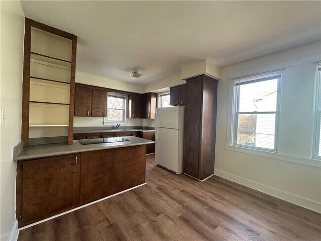 Building Photo - 6 Russell Ave