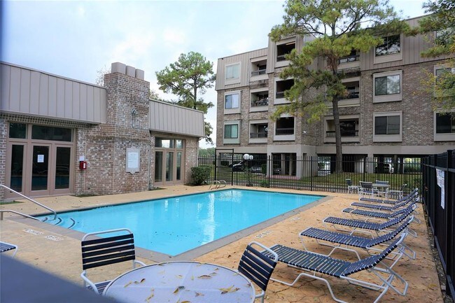 Building Photo - 2207 S Braeswood Blvd