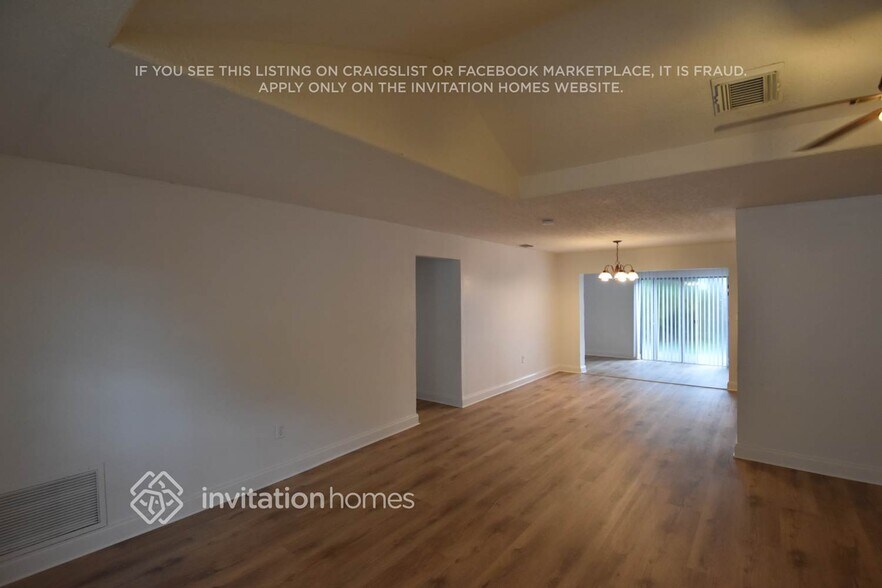 Building Photo - 8841 NW 21st Manor
