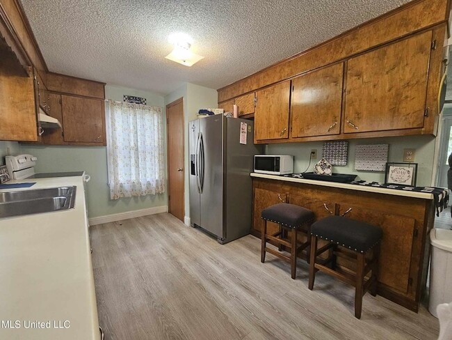 Building Photo - 859 Mill St