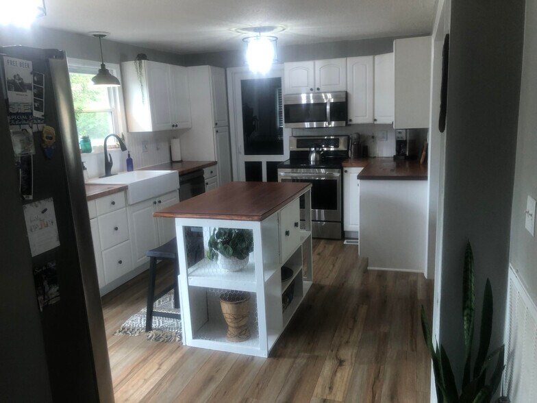 Building Photo - 404 Isbill Rd