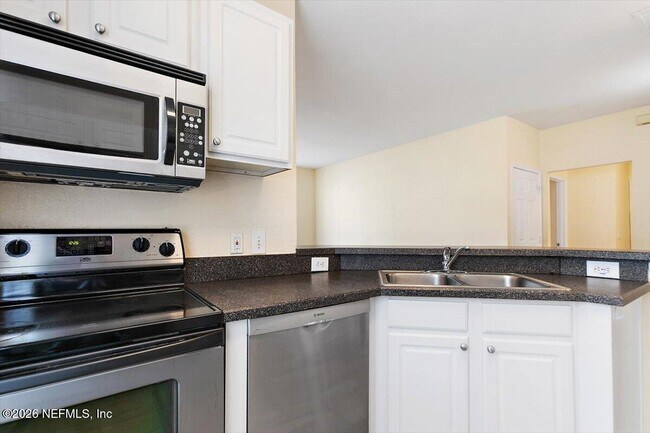 Building Photo - 13703 Richmond Park Dr N