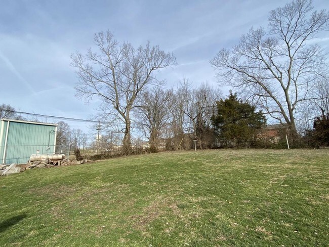 Building Photo - 208 W. Linden