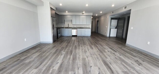 Building Photo - 7040 Woodman Ave