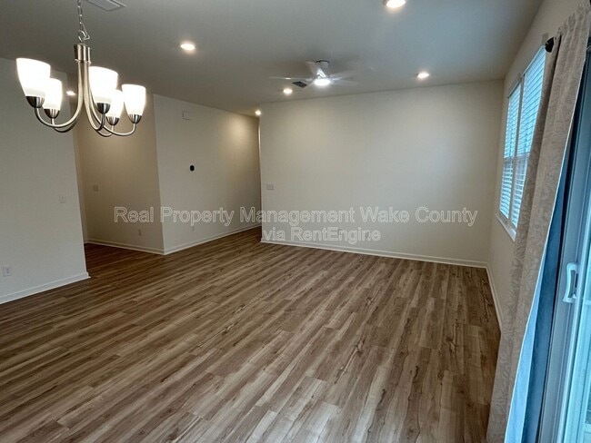 Building Photo - 403 St Clair Dr