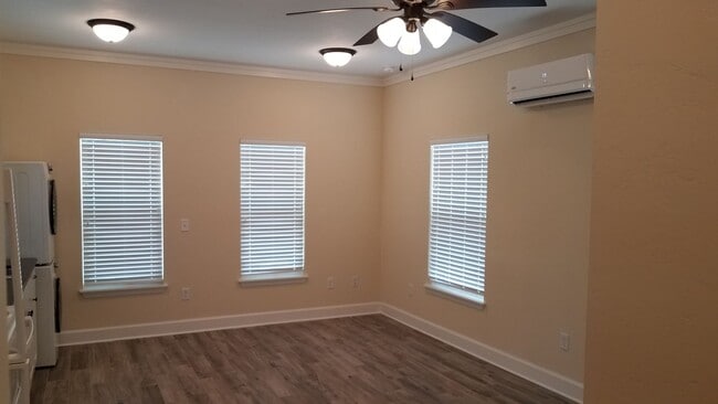 Building Photo - Recently Built 1 Bedroom, 1 Bathroom Studio in Sorority Row